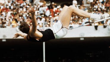 HOW THE ‘THE WORLD’S LAZIEST JUMPER’ CAN HELP YOU MAKE THE PHONE RING